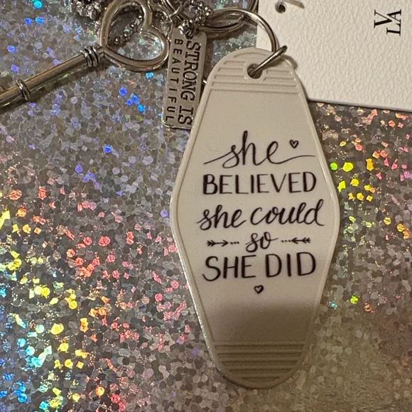 La Valentina White 'She Believed' Inspirational Keychain /Bag Charm NWT - Picture 5 of 7